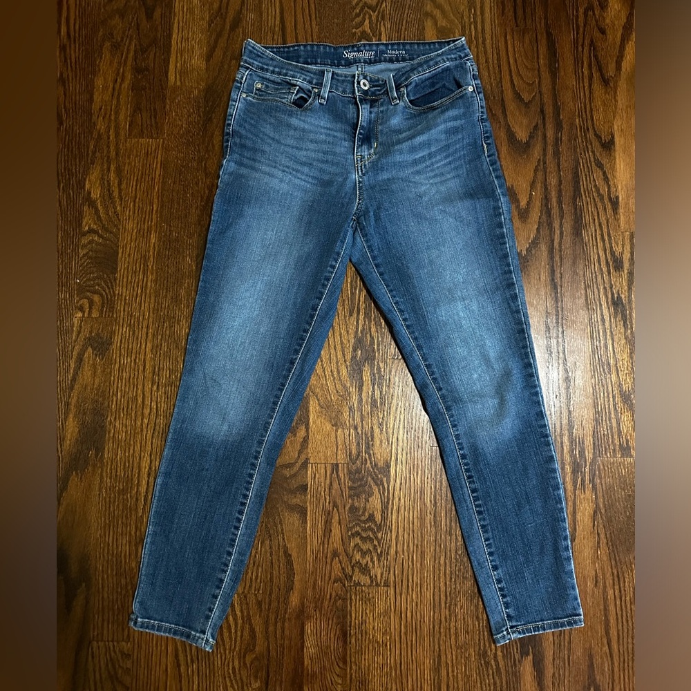 Signature by Levi’s - Blue Wash Skinnies Size 28